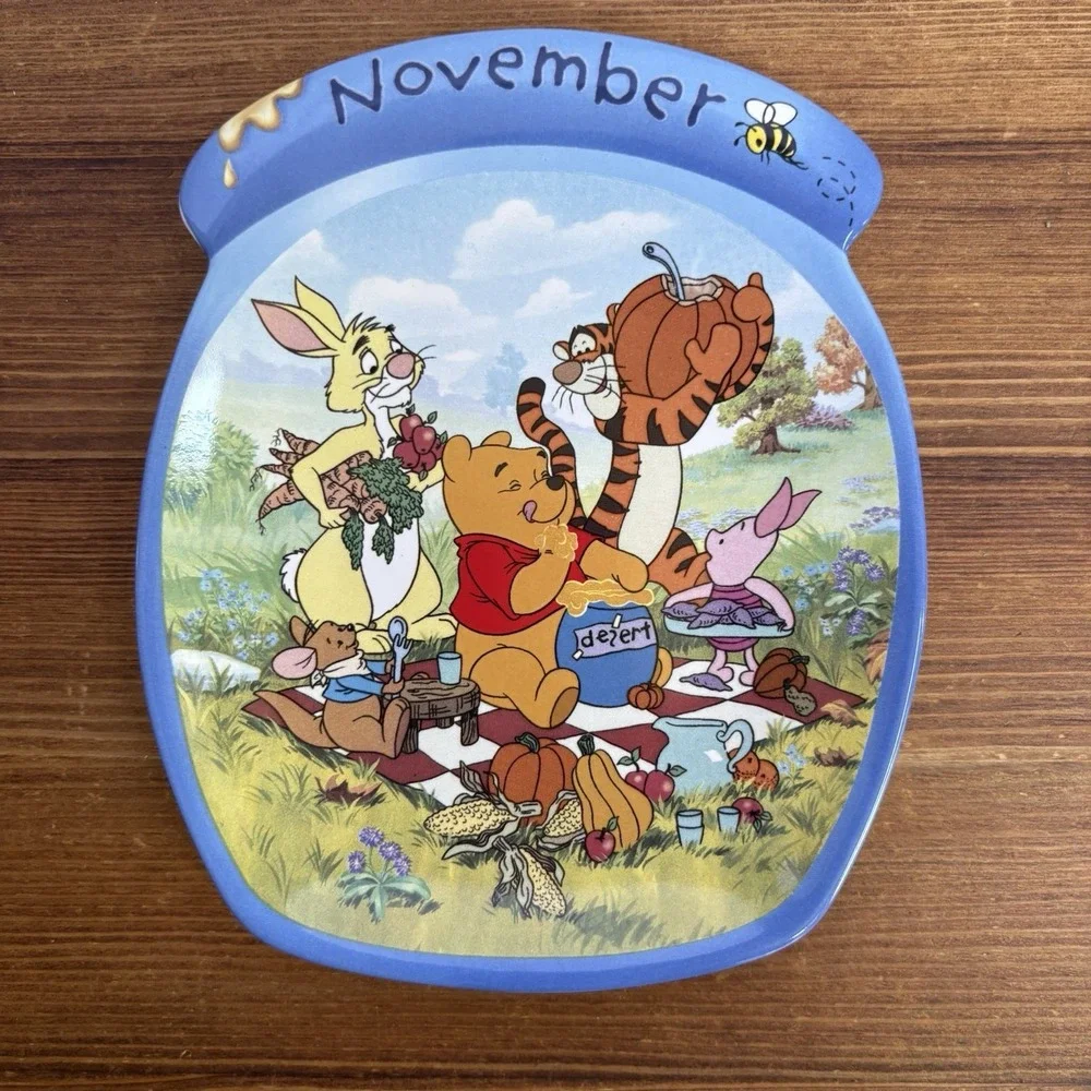 Bradford Exchange Winnie the Pooh Through the Year November Plate 7